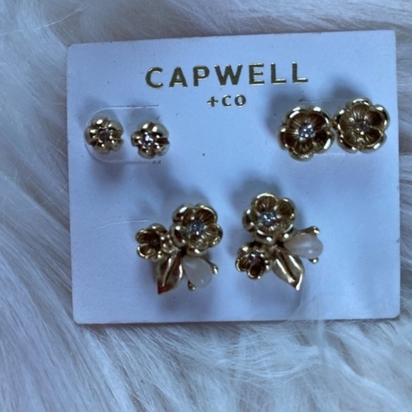 Anthropologie Gold flower Stud Earrings - Picture 3 of 5